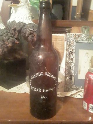 The Magnus Brewing Co Cedar Rapids Iowa Quart Amber Crown Top Beer Bottle 1900s