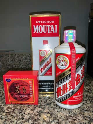 2018 Kweichow Moutai Liquor 500 Ml.  Comes With 2 Collectors Glasses.
