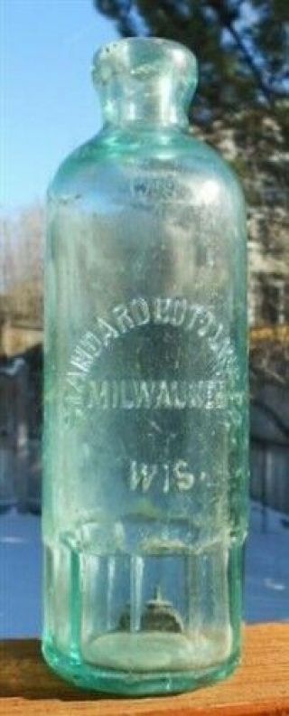 Standard Bottling Co Milwaukee Wis Hutchinson Soda Bottle Wi Cathedral Lt Green