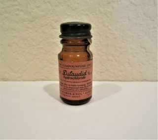 (b) Vintage Dilaudid Hydrochloride 32mg.  /1/2gr.  Bottle Hypodermic Tablets
