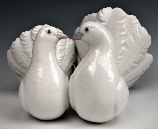 Retired Lladro Couple Of Doves 1169 White Pigeon Bird Signed Porcelain Figurine