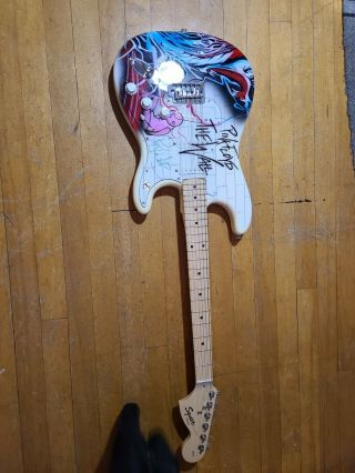 Rare Collector Pink Floyd The Wall Roger Waters Signed Fender Guitar