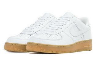 Nike Air Force 1 Low 2015 White Gum Mens Sneaker Size 8.  5 (rare)