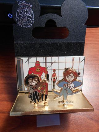 Disney Items - 04052020 - Pin 14 - The Incredibles Edna & Helen - Diorama - Rare