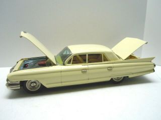 17 " Large Japan Sss Tin Friction 1961 Cadillac Fleetwood Car.  Rare.  Orig.  & Runs.