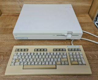 Commodore 128d (dcr) Pal In Rare Machine Metal Case