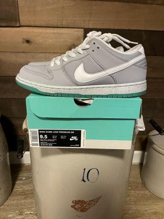 Rare Nike Sb Dunk Low Marty Mcfly Air Mag Size 9.  5 (only Worn Once)