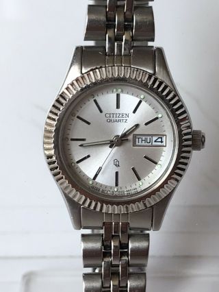 Citizen 1002 - R15097 Vintage Rare Wrist Watch Quartz Ladies Chronograph Date Day