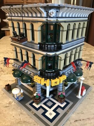 Rare Retired Lego 10211 Grand Emporium Modular Instructions City Building Toy