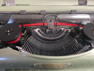 Rare Vintage 1955 Voss ST - 32 Typewriter ALL RUBBER 5