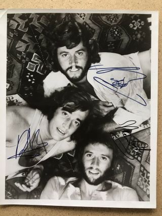 Bee Gees - Rare - Fully Signed (barry,  Robin And Maurice),  Late 60 