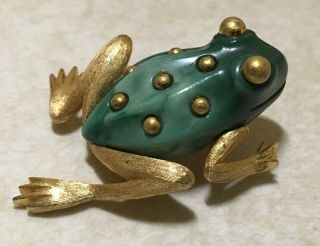 Brooch Crown Trifari Signed Lucite Frog Rare Gold Plated Pin 1960’s Mid Century
