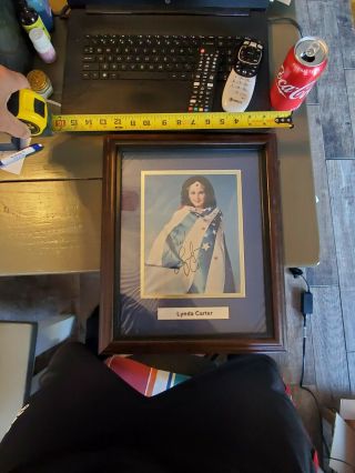Lynda Carter Wonder Woman Signed And Custom Framed 8x10 Photo With Flag Rare