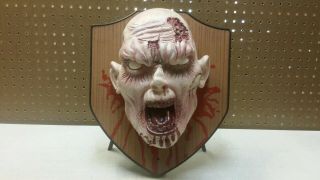 Rare Mounted Zombie Head Wall Plaque Spirit Halloween Prop Animated W/ Sound