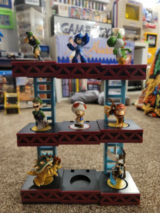 Donkey Kong Amiibo Display Stand Rare With Amiibo Figures