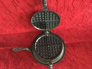 Rare Antique Griswold No.  8 Cast Iron Waffle ALL MARKED Fancy Handle 5