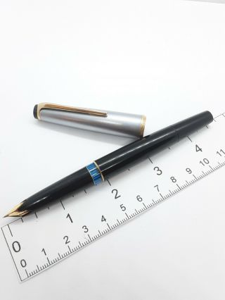 Vtg Rare Montblanc Fountain Pen No 32 S - 14k Semi Flex Wing Style Nib