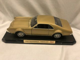 Road Signature 1966 Oldsmobile Toronado Gold 1:18 Diecast Rare
