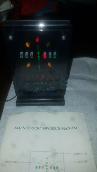 Rare Alien Clock Star Trek Deep Space Nine Ds9 Clock.  Fully Tested/work