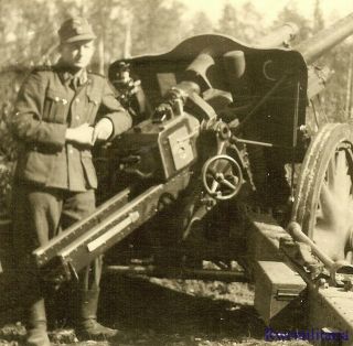 Port.  Photo: Rare German Elite Waffen Soldier W/ Lefh.  18 10.  5cm Artillery Gun