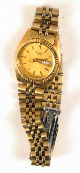 Vintage Seiko Day Date Gold Tone Flashy Womens Watch Wristwatch Rare