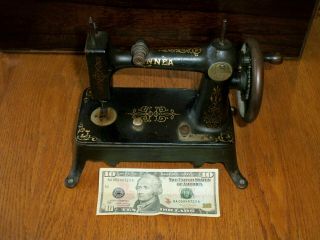 Rare Antique " Linnea " Cast Iron Hand Crank Sewing Machine By Bergbom & Roberg