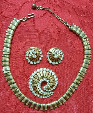 Vintage Rare Crown Trifari Rhinestone Gold Tone Necklace Earring Brooch Set