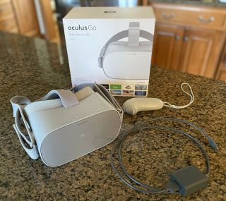 Oculus Go Standalone Vr Virtual Reality Headset 64gb (adult Owned,  Rarely)