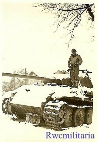 RARE US Soldier w/ Rifle on German Pzkw.  V PANTHER Panzer Tank in Winter 2