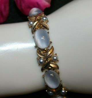 Rare Crown Trifari Signed Bracelet With Unusual Lucite Stones And Faux Pearls