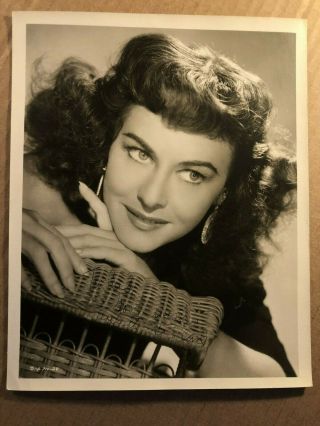 Paulette Goddard Rare Early Vintage Autographed 8/10 Photo 40s