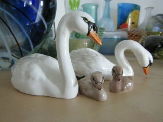 Vintage Rare Set 2 Beswick White Swans 1684 1685 And 2 Brown Cygnets C1960s
